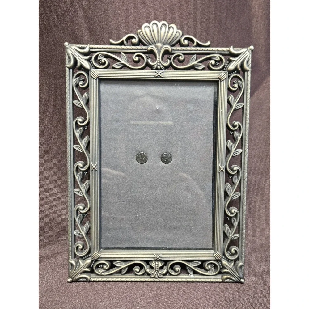 Vintage Ornate Metal (Heavy) 4x6 Picture Frame. Stand Or Hang. VGVC